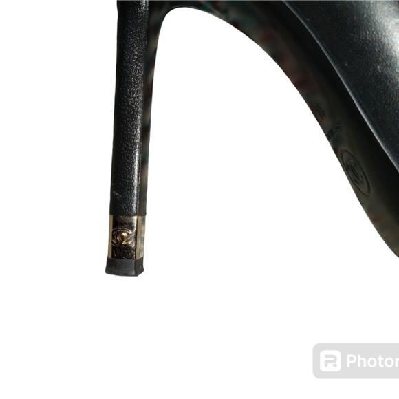 CHANEL Black Leather Rounded Toe Classics Pump Heelqs Size 38 - Picture 3 of 4